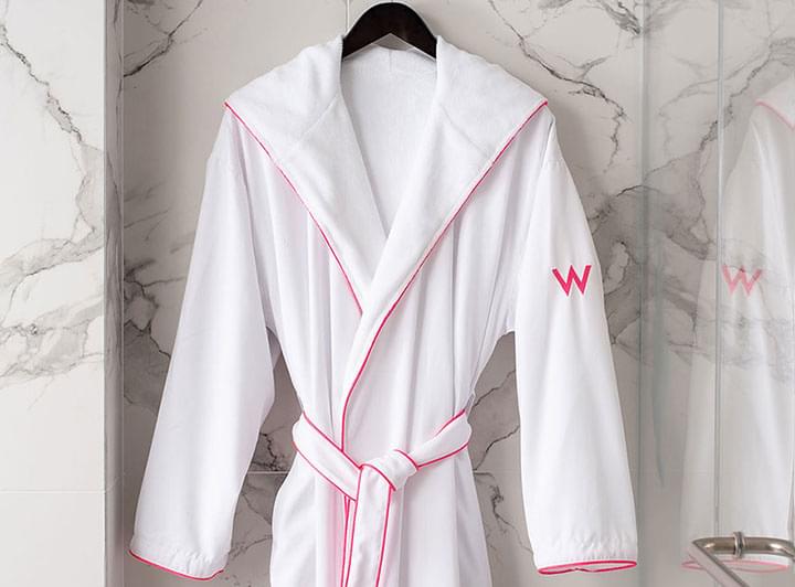 https://www.whotelsthestore.com/images/products/thmb/w-hotels-pink-hooded-robe-WHO-400-MIC-SH-WL-PK_thmb.jpg