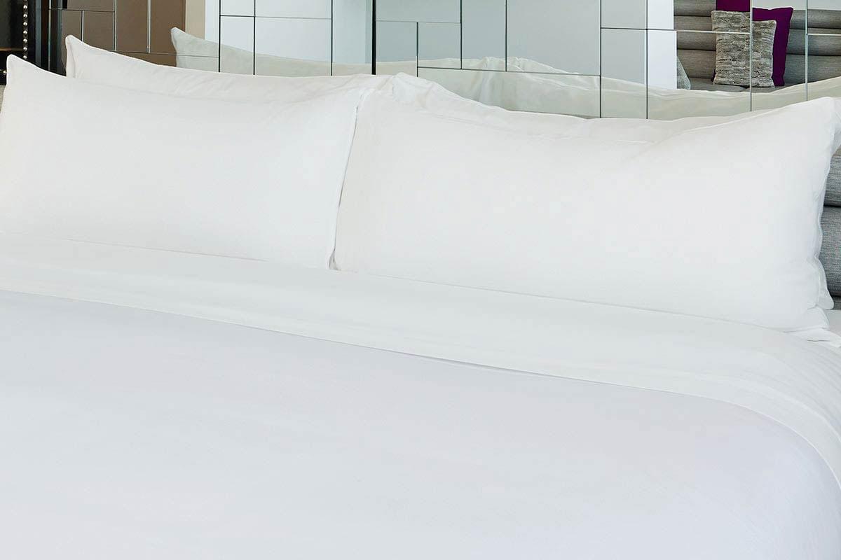 https://www.whotelsthestore.com/images/products/xlrg/w-hotels-solid-white-bedding-set-WHO-101-BE-02-WH_xlrg.jpg